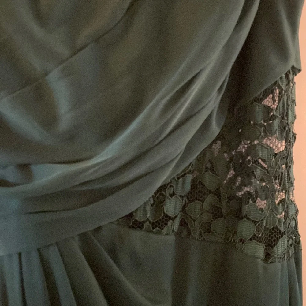 David’s Bridal Bridemaid dress - Picture 2 of 7